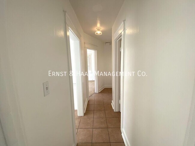 Foto del edificio - 317 1/2  Temple Ave.-