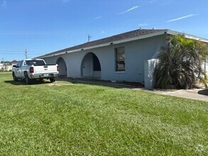 Building Photo - 1110 SE 9th Ct