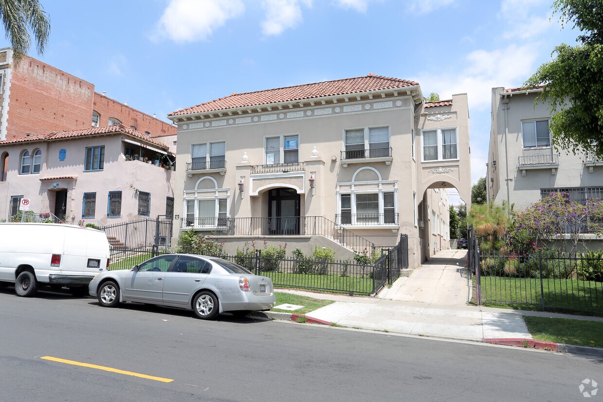 Primary Photo - 212 S Kenmore Ave
