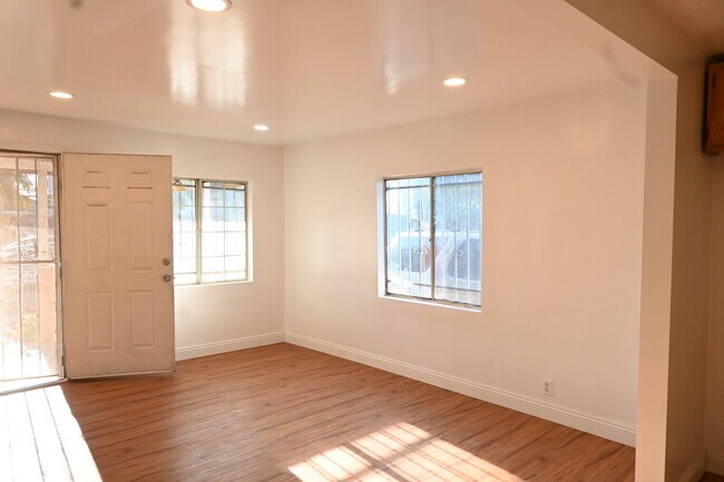 Building Photo - 6302 Makee Ave