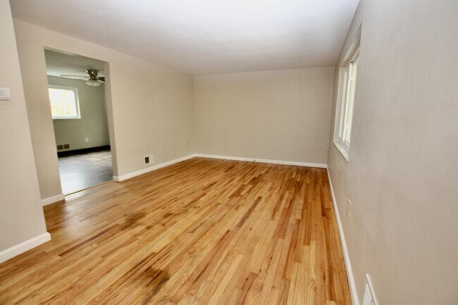 Building Photo - 149 Bale Dr