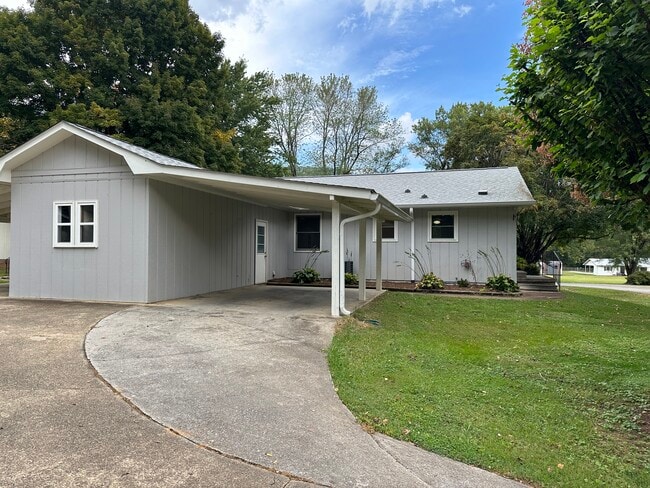 Building Photo - 78B Dries Dr