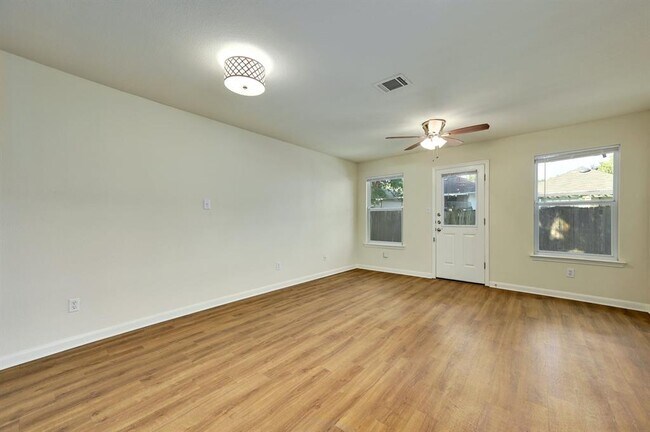 Foto del edificio - 1531 Parkfield Cir