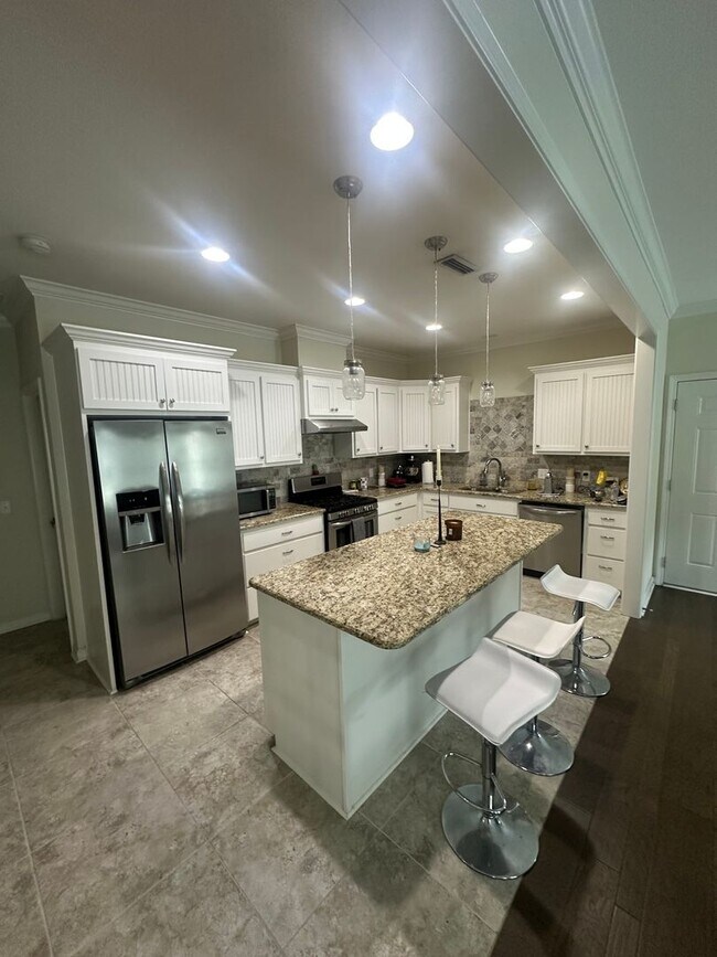Foto del edificio - Beautiful 3 BR 2.5 Bath home with bonus room