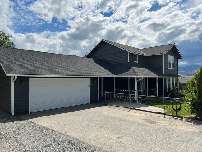 Building Photo - 610-612 12th St NE