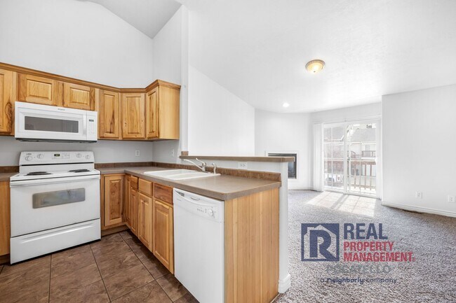 Foto del edificio - 3 bedroom 2 Bath Townhouse - 1 Car Garage
