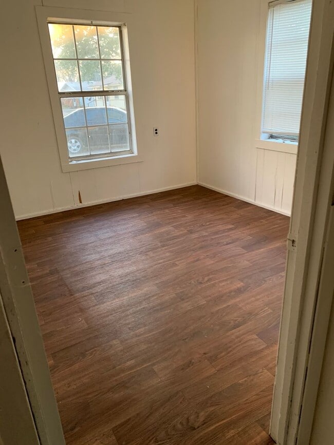 Building Photo - Two Bedroom Home for Rent!