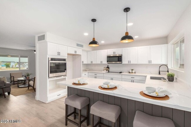 Building Photo - 3933 W Cactus Wren Dr