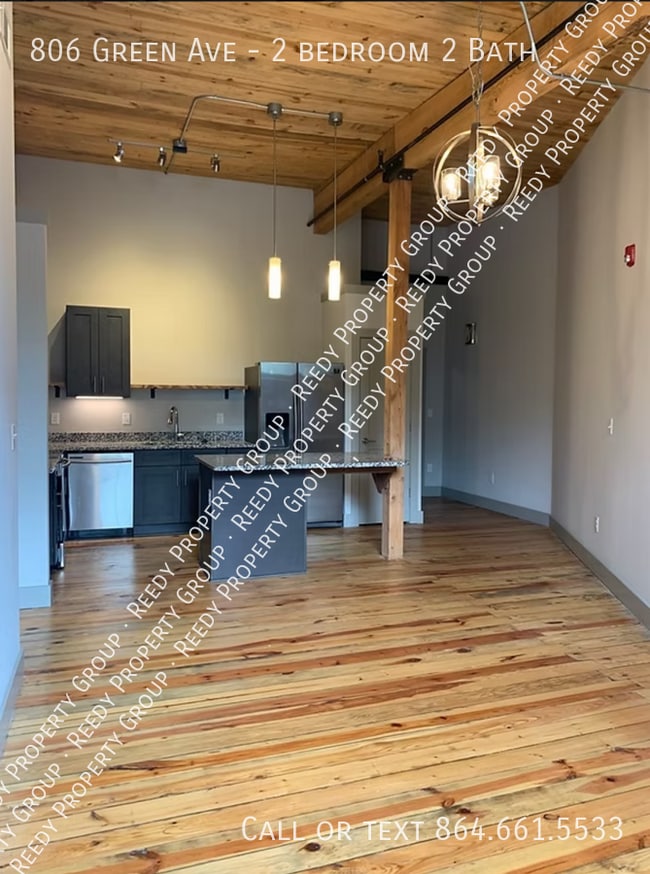 Building Photo - 806 Green Ave