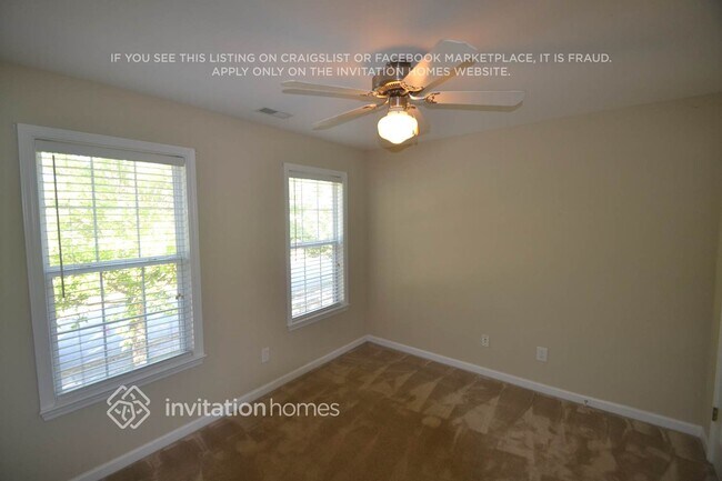 Building Photo - 215 Portico Pl