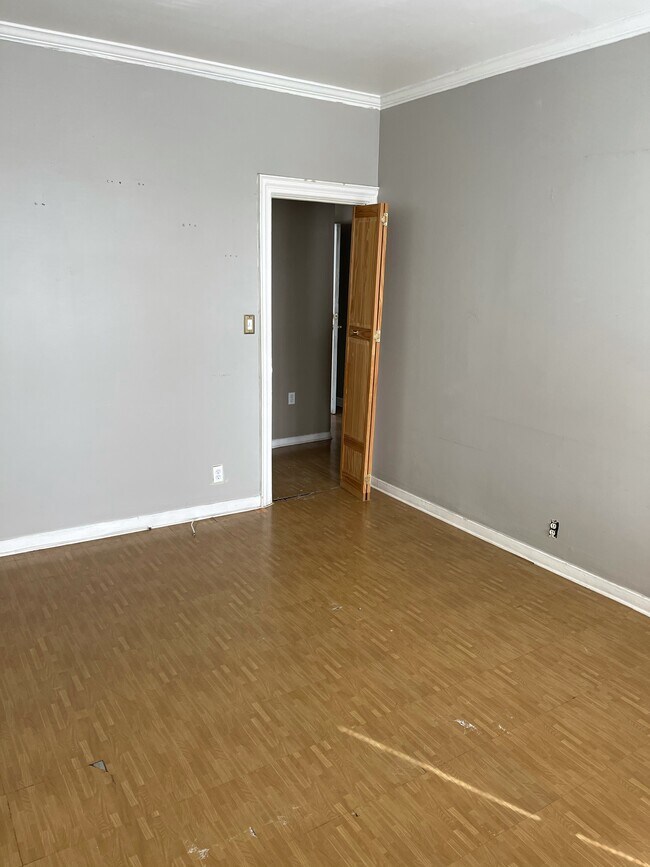 Building Photo - 2121 Avenue Y