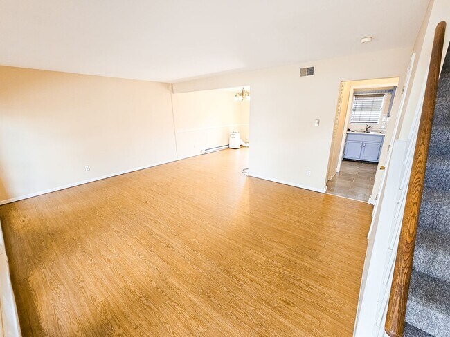 Foto del edificio - 717-717 Southfield Ct