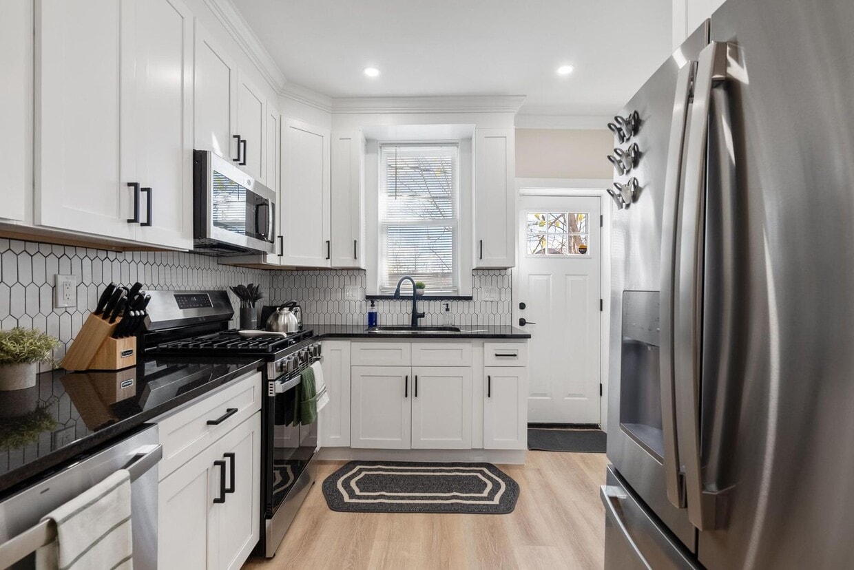 Luxurious 3-Bedroom Townhome in Point Breeze! Available NOW! - Luxurious 3-Bedroom Townhome in Point Breeze! Available NOW!