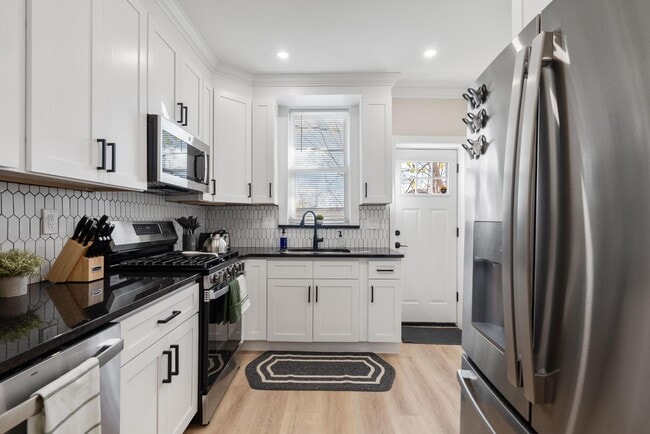 Luxurious 3-Bedroom Townhome in Point Breeze! Available NOW! - Luxurious 3-Bedroom Townhome in Point Breeze! Available NOW!