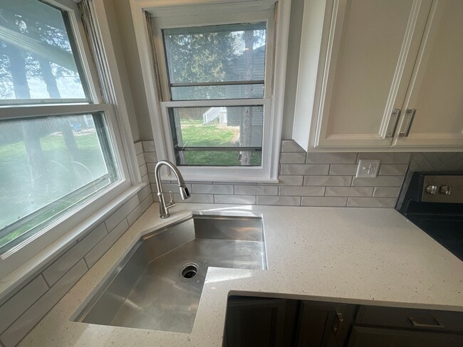 Building Photo - Flexible Living in a Fantastic La Vista Lo...