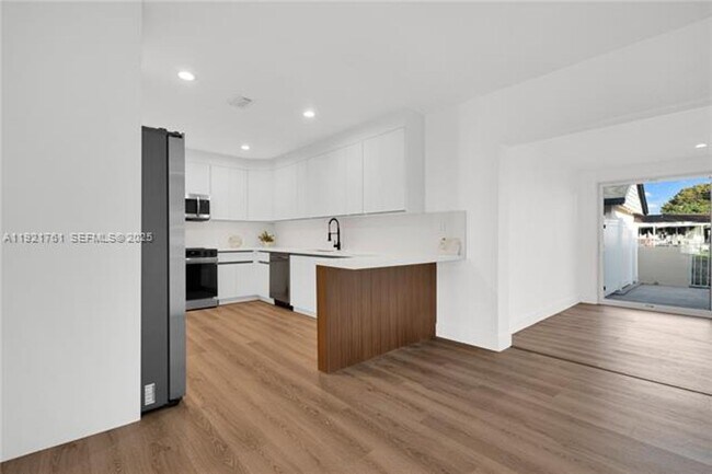 Foto del edificio - 4701 SW 104th Ct