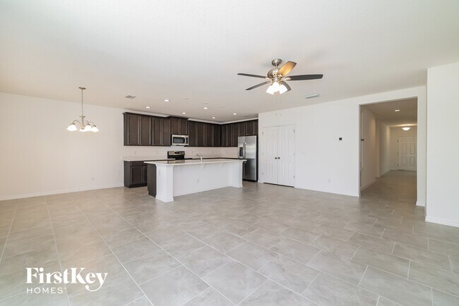 Foto del edificio - 888 Avenal Ln