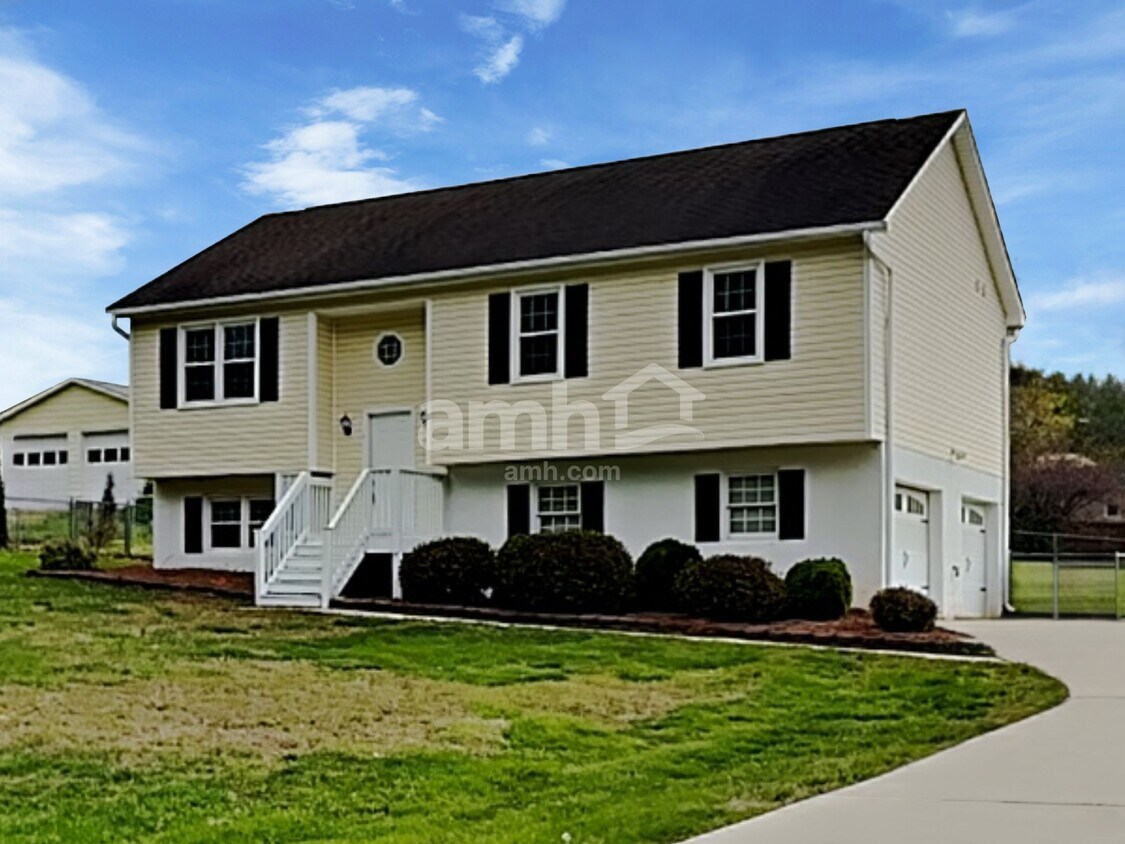 Foto principal - 541 Clyde Dr