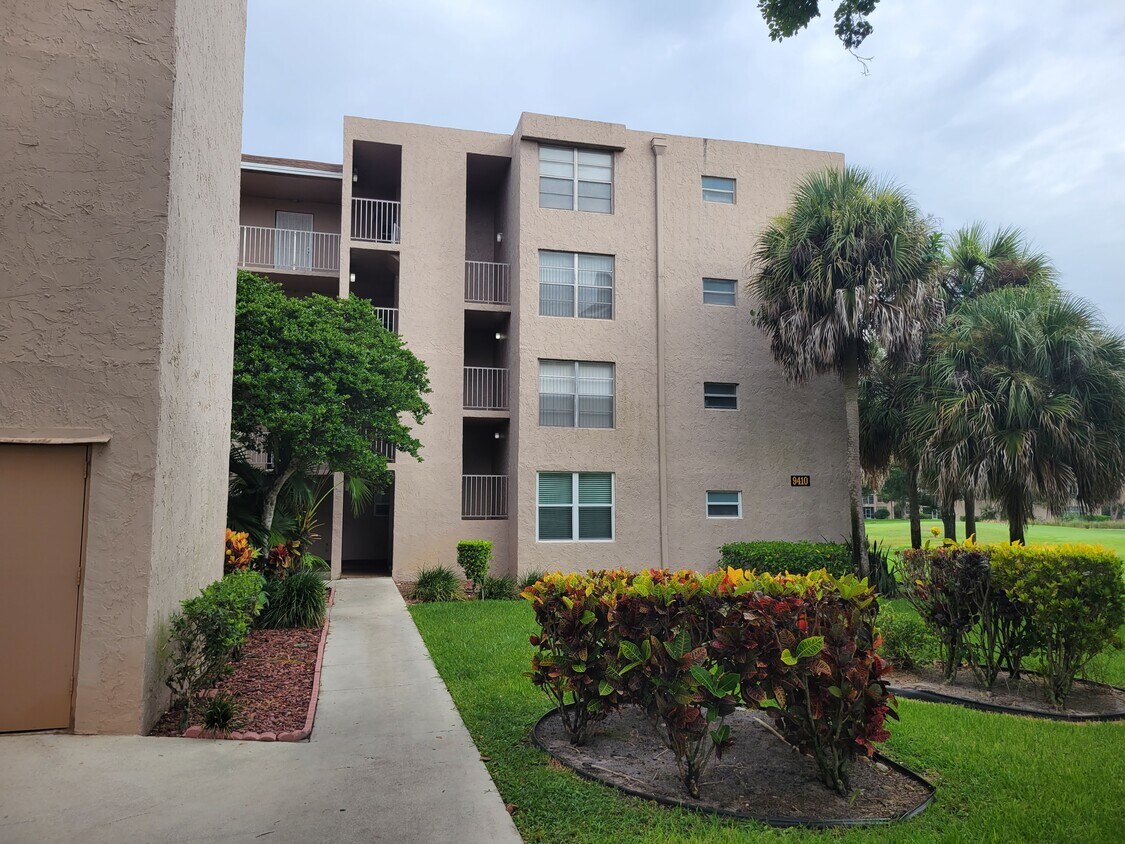 9460 Tangerine Pl Unit 304, Davie, FL 33324 Condo for Rent in Davie