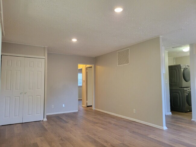 Foto del edificio - Sweet Home — 3 Bedroom with Garage & Stainless Steel Appliances