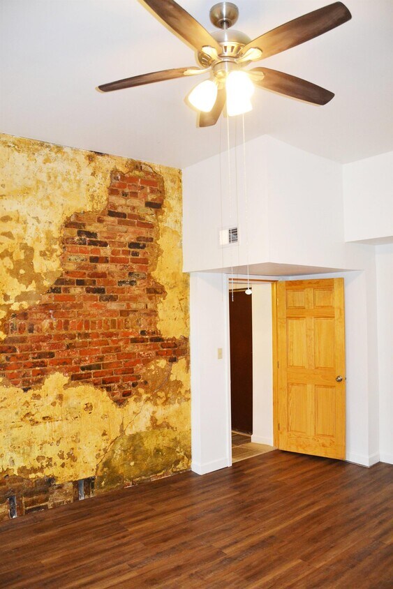 Primary Photo - 221 Renner St