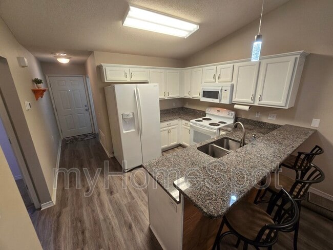 Building Photo - 9783 Cobblebrook Dr