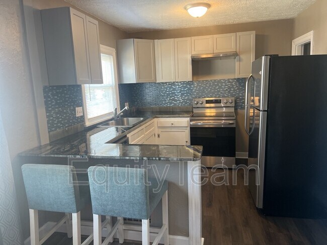 Building Photo - 1037 Croyden Dr