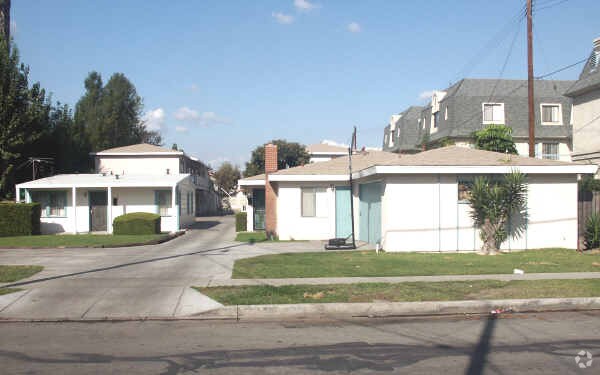 Building Photo - 8121-8135 4th St