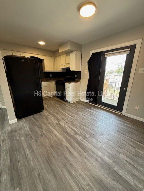 Building Photo - 219 N 48th St