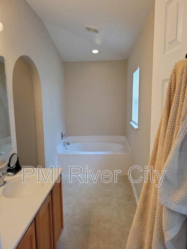Building Photo - 5425 Lafayette Park Dr N