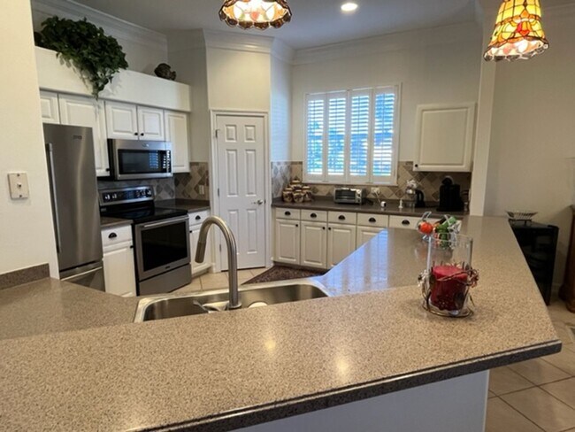 Foto del edificio - 12561 Lake Run Dr