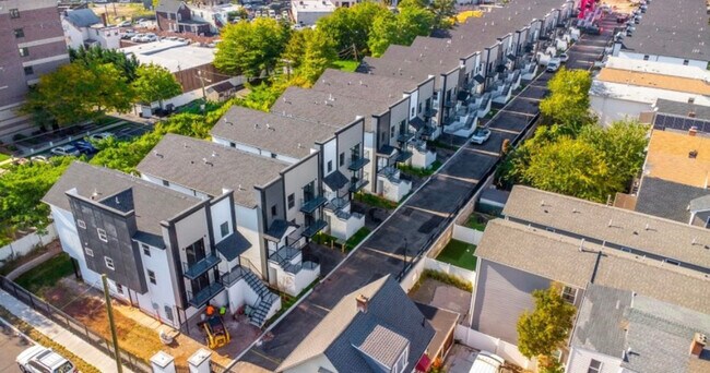 Building Photo - 716 Seaport Dr