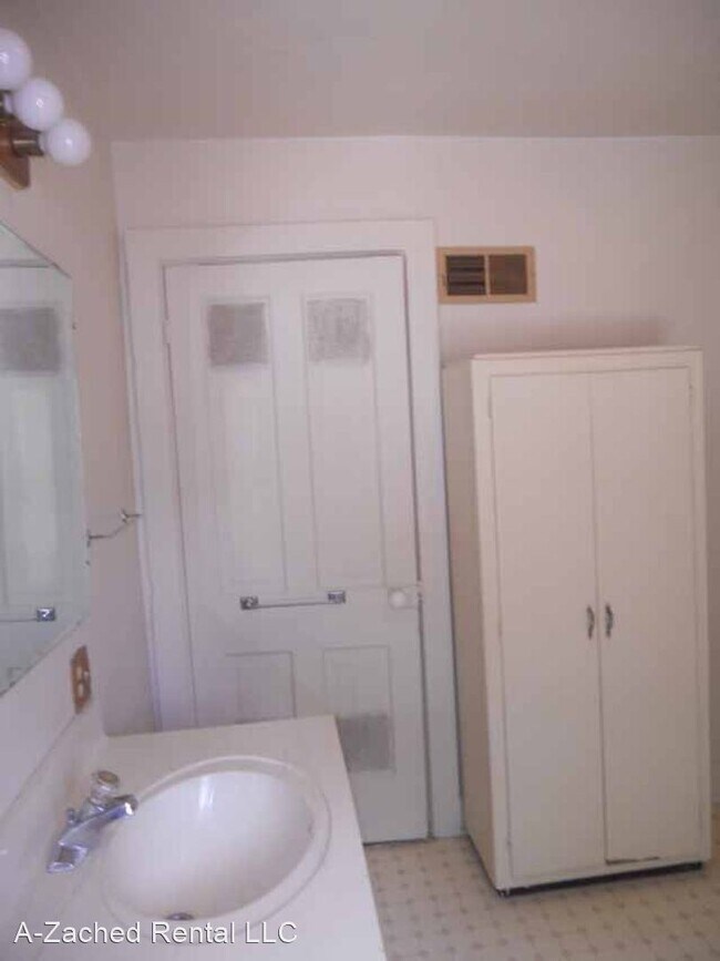 Foto del edificio - 1 br, 1 bath House - 409 1/2 Main Avenue