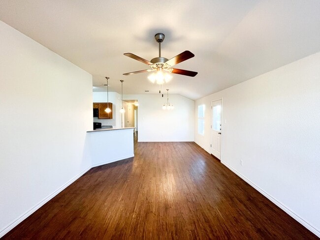 Foto del edificio - 1519 Justin Lp