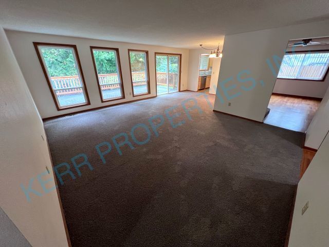 Building Photo - Charming 3-Bedroom Haven with 2 Baths and ...