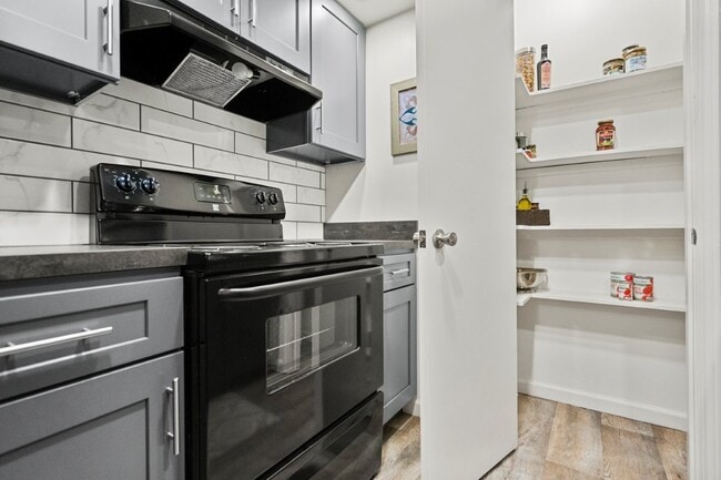 Building Photo - Canterbury Green