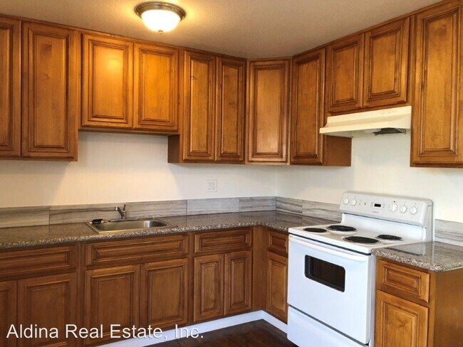 Building Photo - 257-261 Clifford Dr