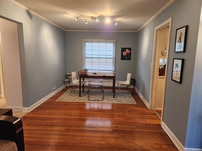 Foto del edificio - 1408 Hinman Ave