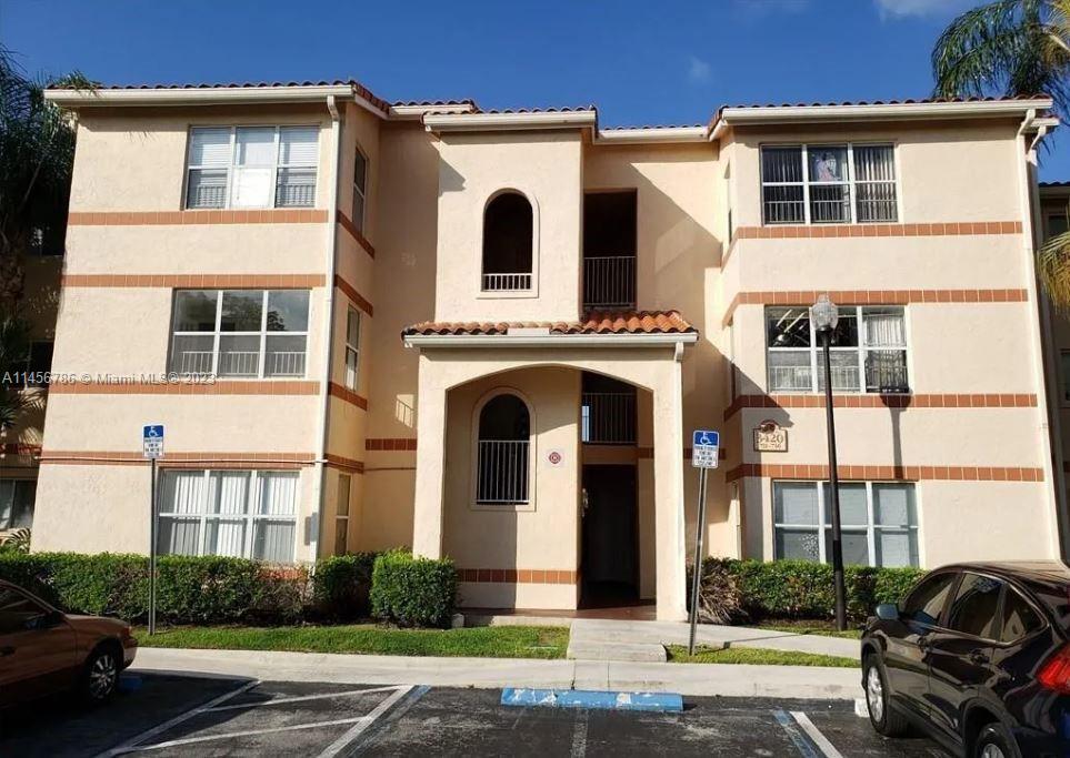 Foto principal - 3420 Pinewalk Dr N