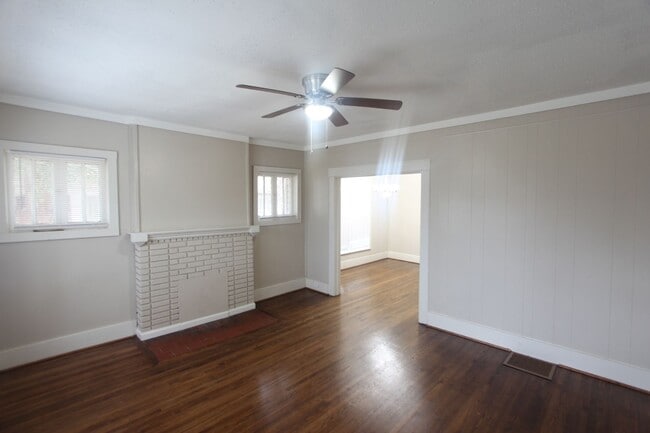 Foto del edificio - New On The Market and Newly Renovated!! Better Hurry!!