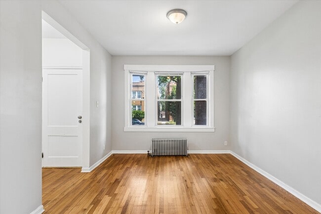 Building Photo - 5147 W Cullom Ave