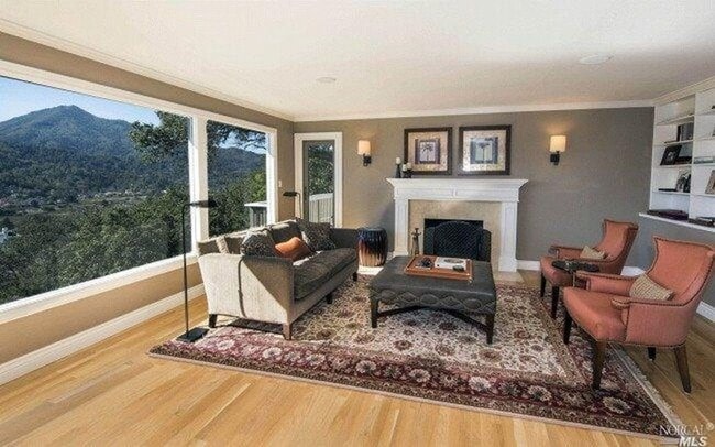 Foto del edificio - Stunning 5 Bedroom Home In Kentfield/Green...