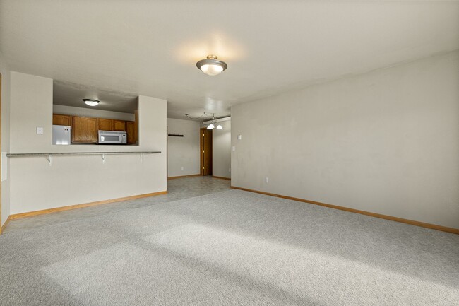 Building Photo - 2 BED | 2 BATH | CONDO | GROUND LEVEL | CH...