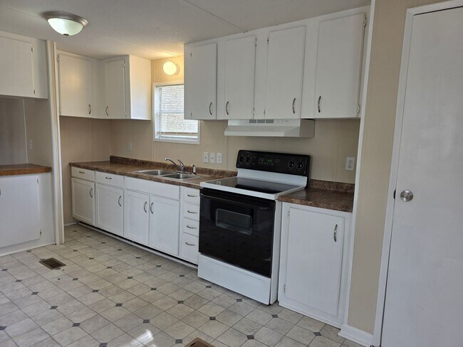 Building Photo - 1133 Pickett Rd