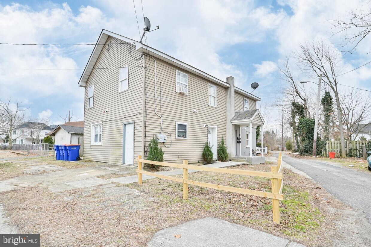 Building Photo - 417 Garrison Ave