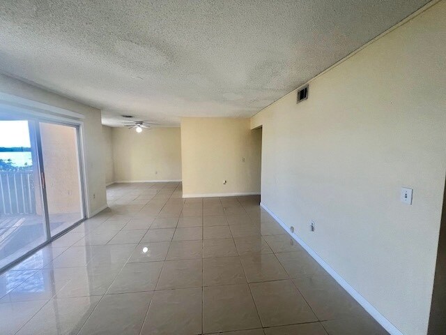 Foto del edificio - 4002 Versailles Dr