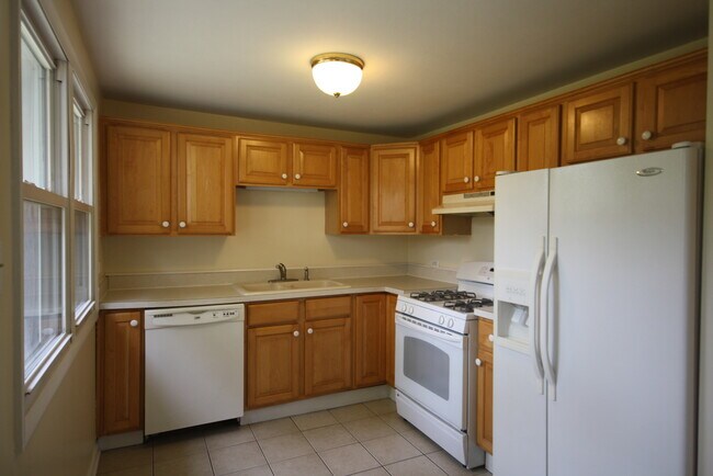 Building Photo - 123 N Woodlawn St