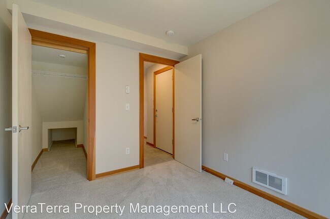 Building Photo - 3 br, 2.5 bath House - 1412 NW 67th St Unit C