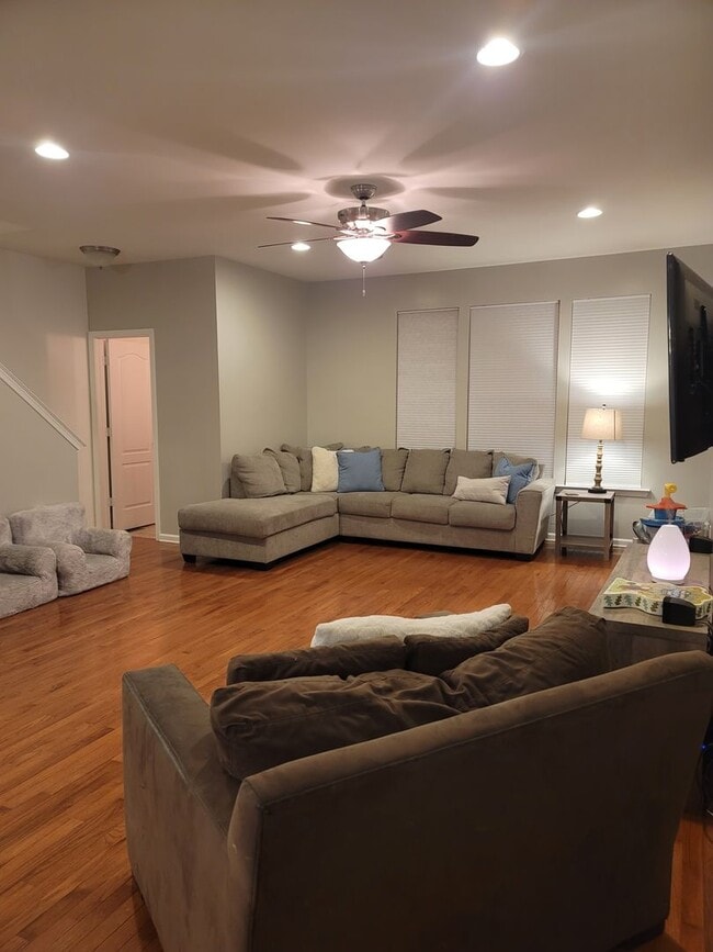 Building Photo - 3 bedroom 2 1/2 bath Townhouse in Bayberry