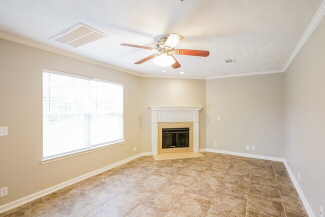 Building Photo - 654 Mable Dr